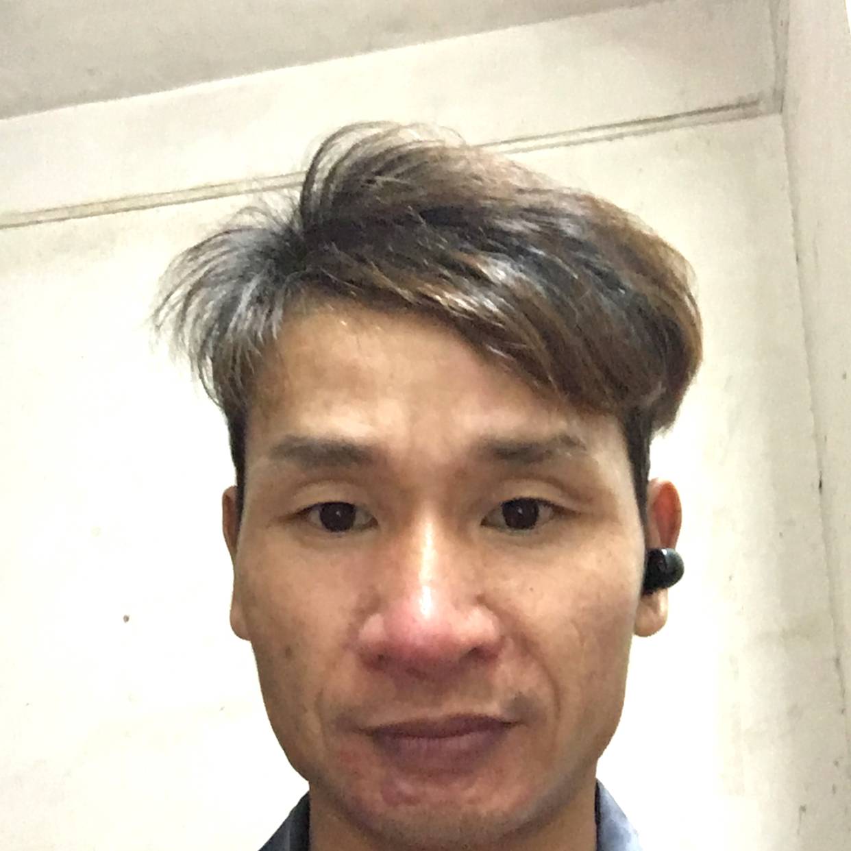 小馒头拿帅气的照片