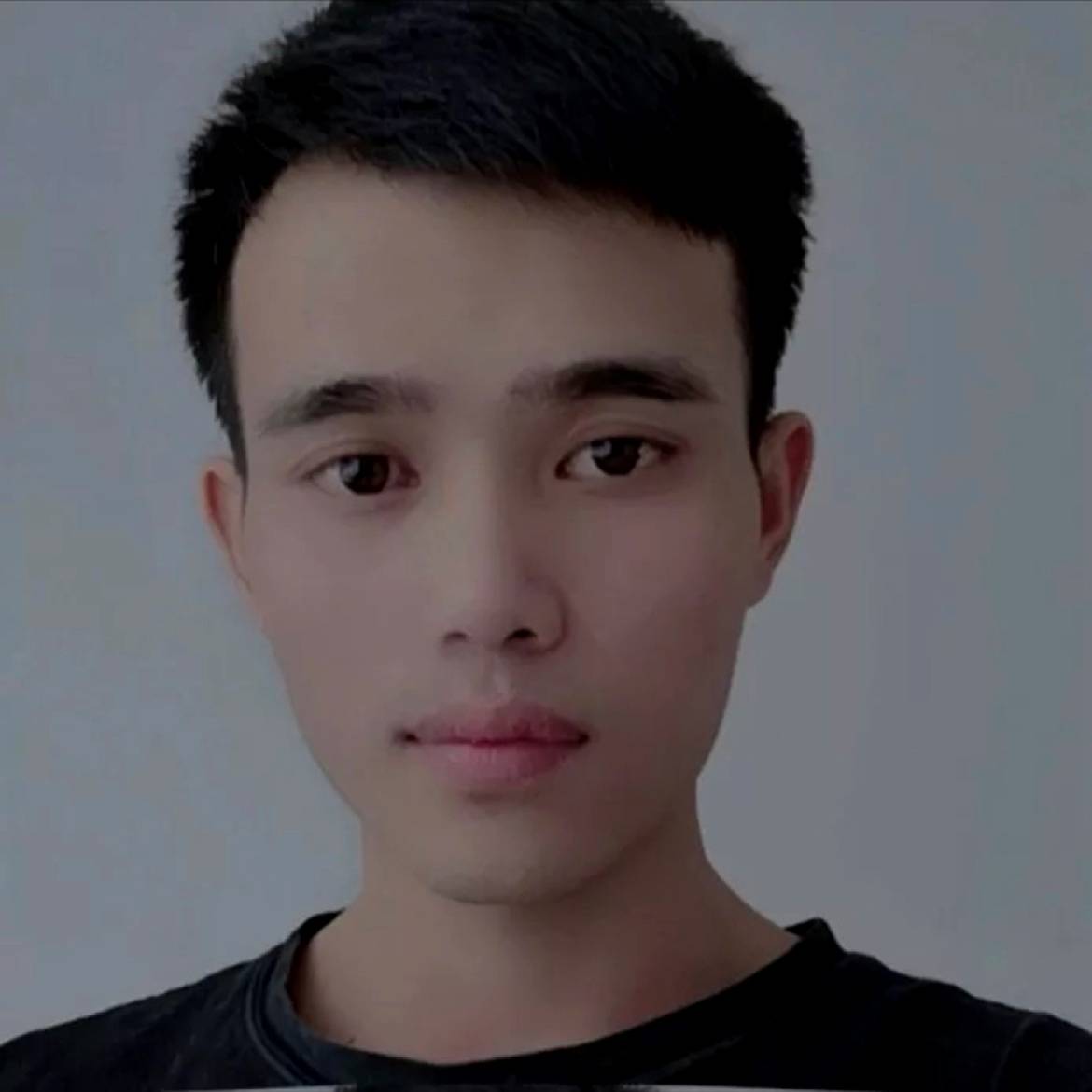 风中倾心眼睛的照片
