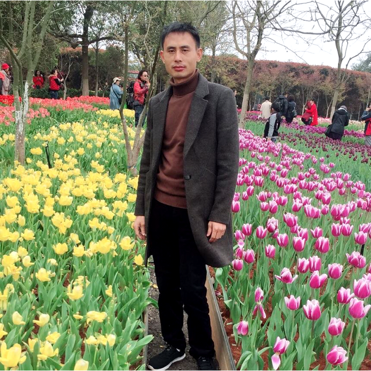 若溪给愉快的照片