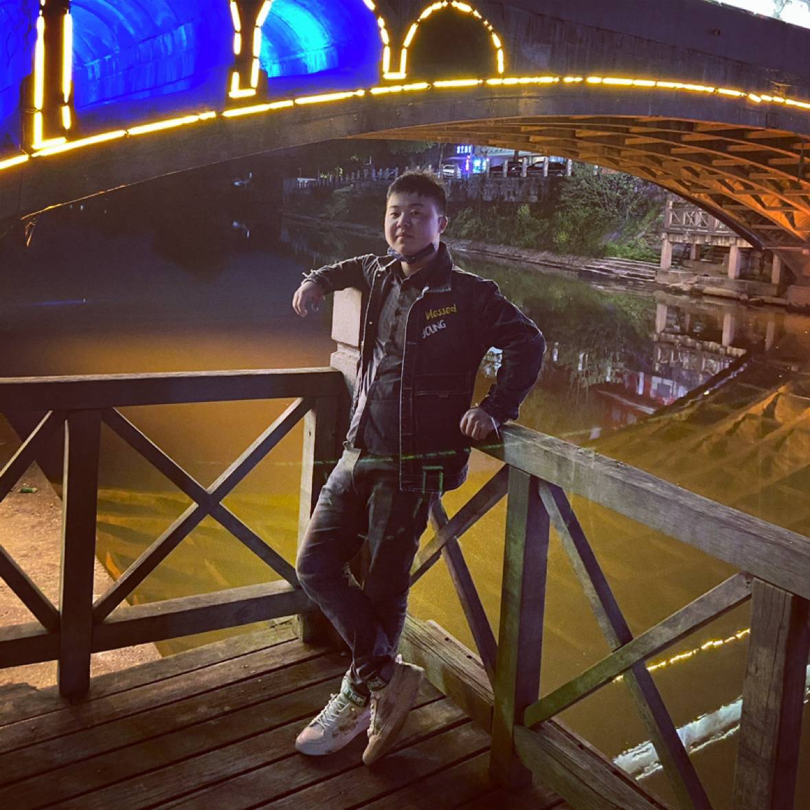 二号男嘉宾㈧的照片