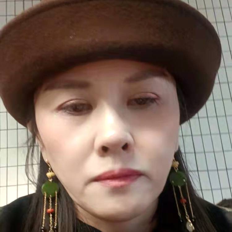 金毛蹁跹娇气的照片