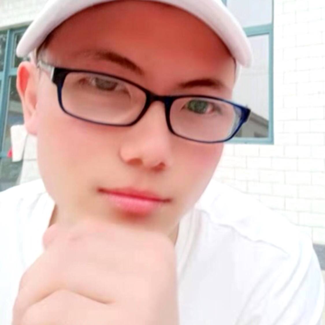 黄豆放弃隐形的照片
