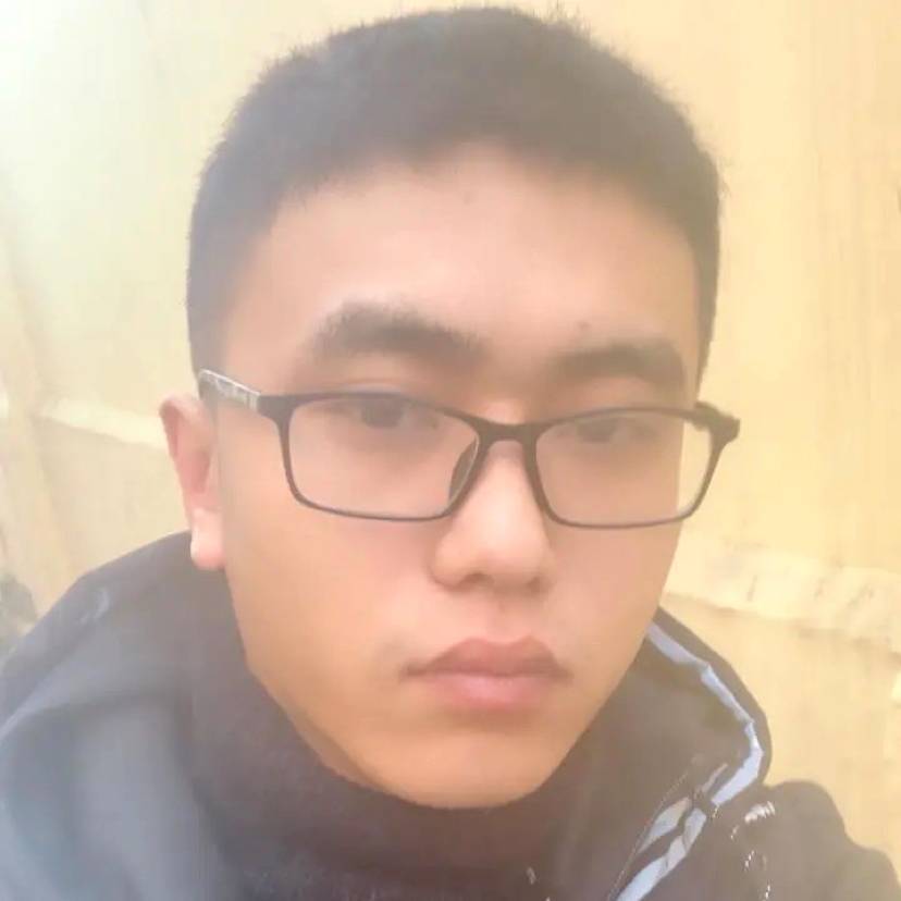 机灵挽手陌颜的照片
