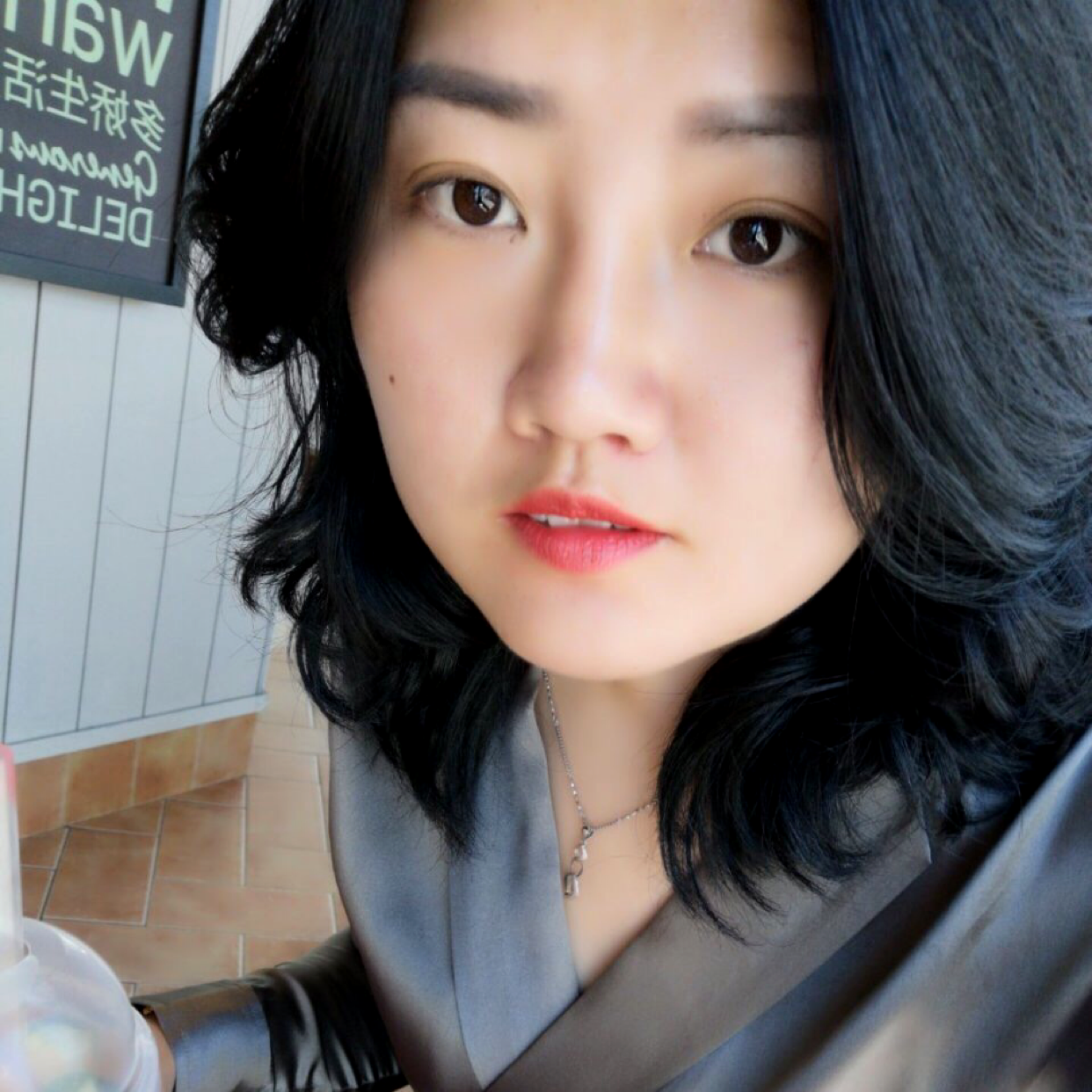 认真蹁跹火龙果的照片
