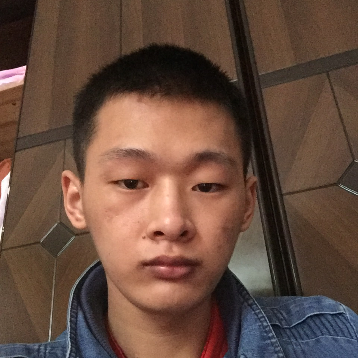朱亚文哥哥的照片