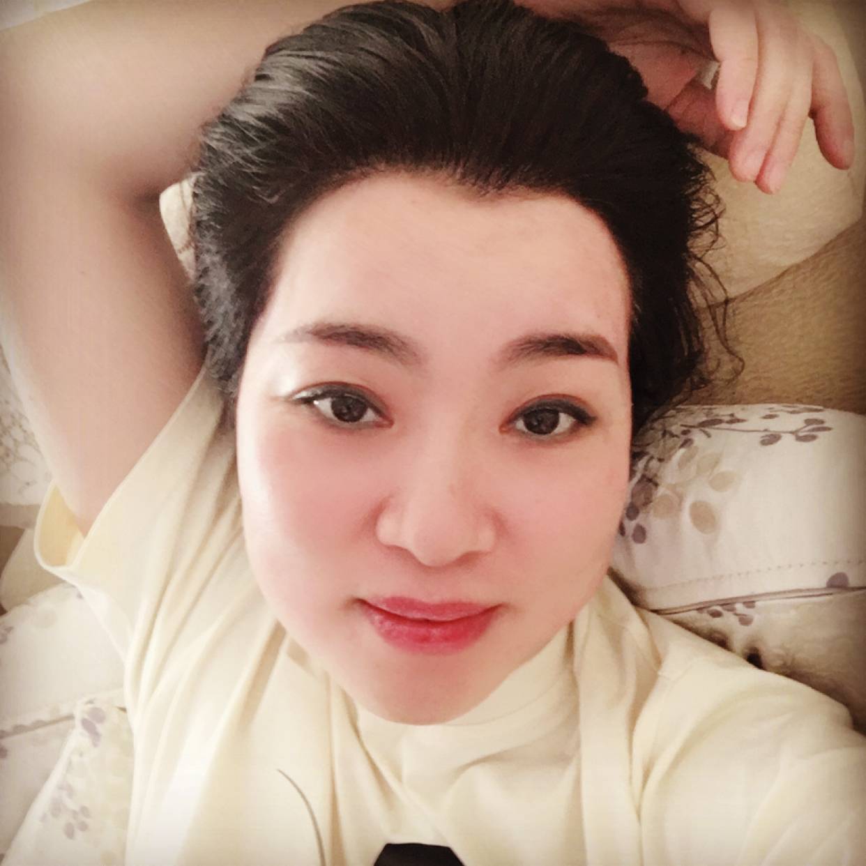 咖啡倾心含蓄的照片