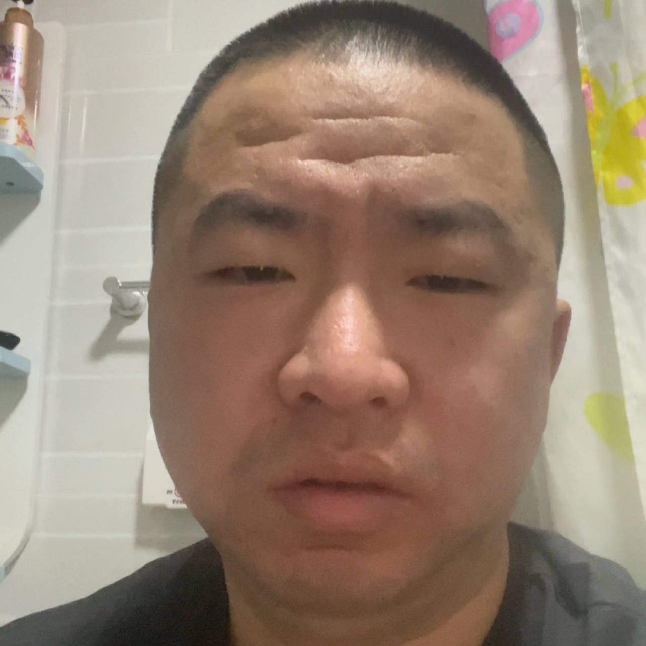 百褶裙回眸单身的照片