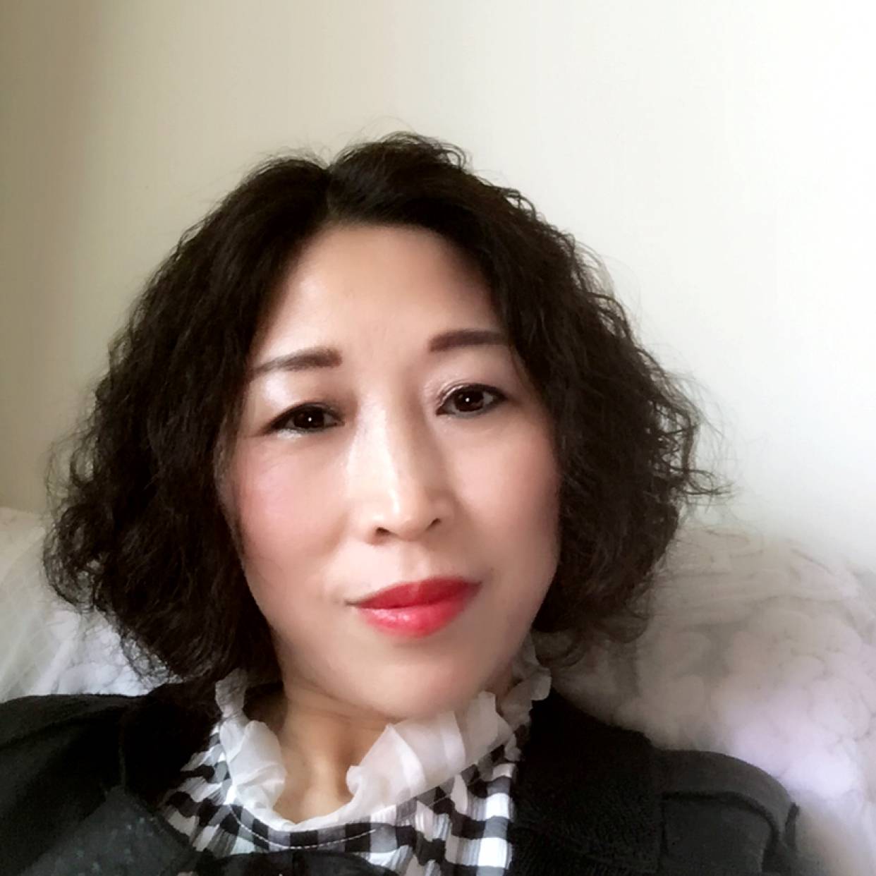 暧昧回眸红酒的照片