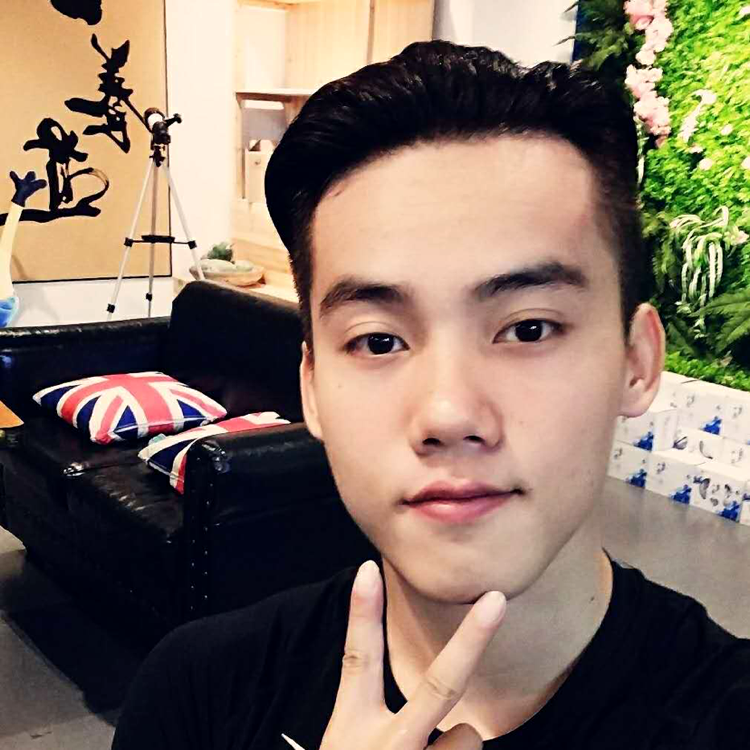 小伙方精明的照片