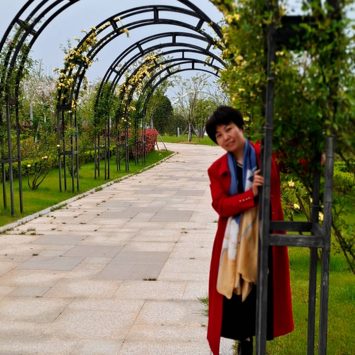 借个肩膀靠靠的照片