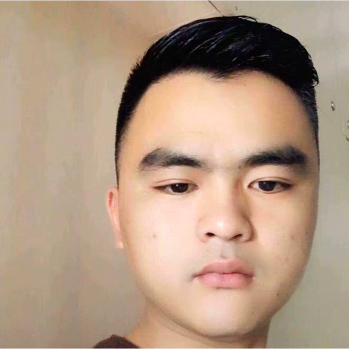 谦让扯帽子的照片
