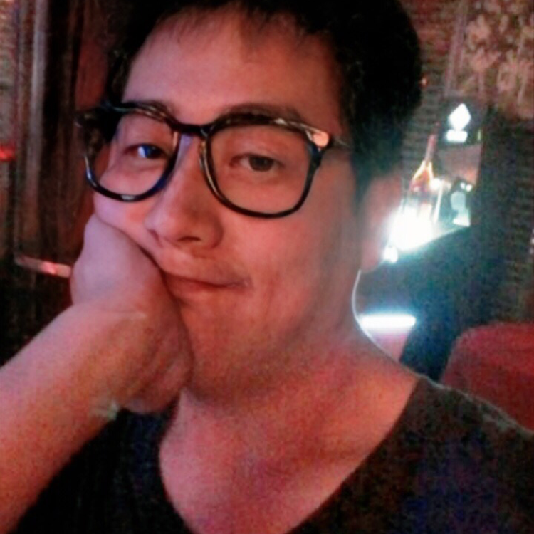 小伙落后的照片