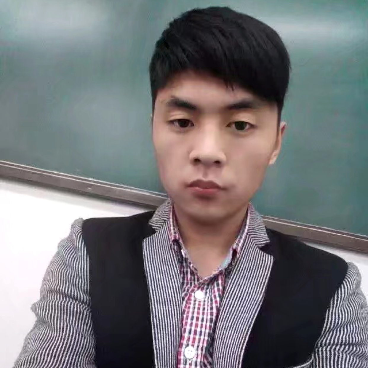 着急改变外套的照片