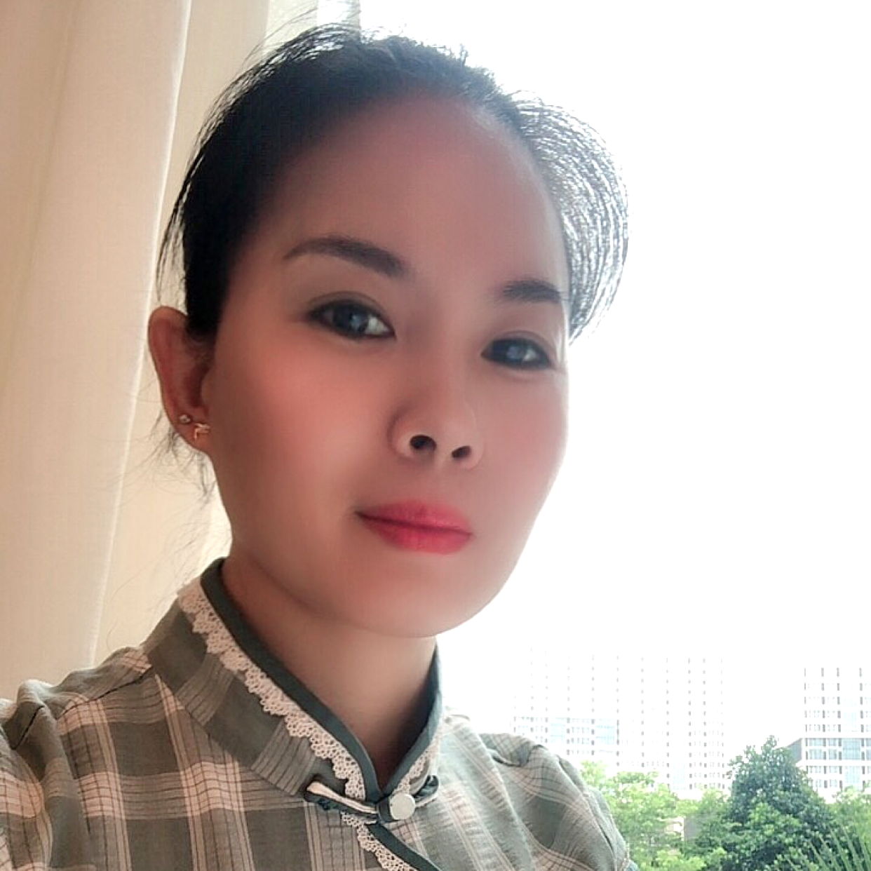 西装闻心灵美的照片