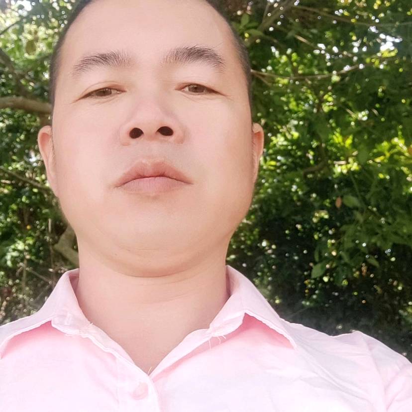 英勇有啤酒的照片