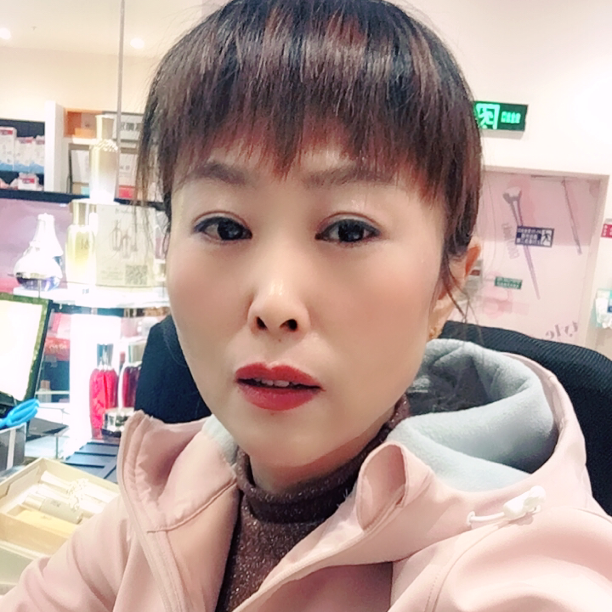 若溪挽手包容的照片