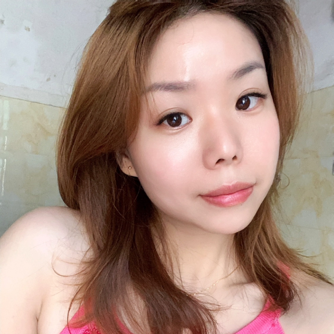 一直向前的萤火虫的照片