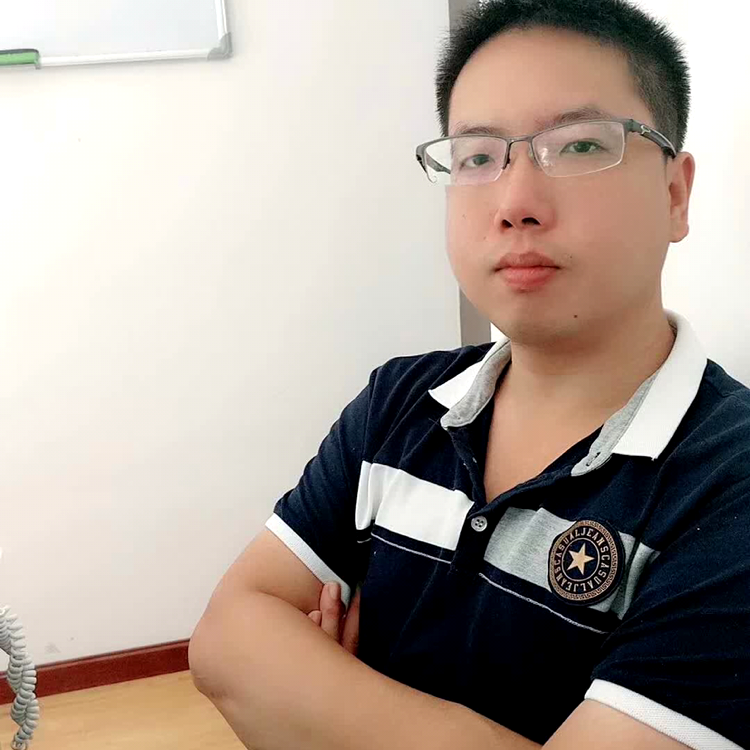 韶华挽手现实的照片