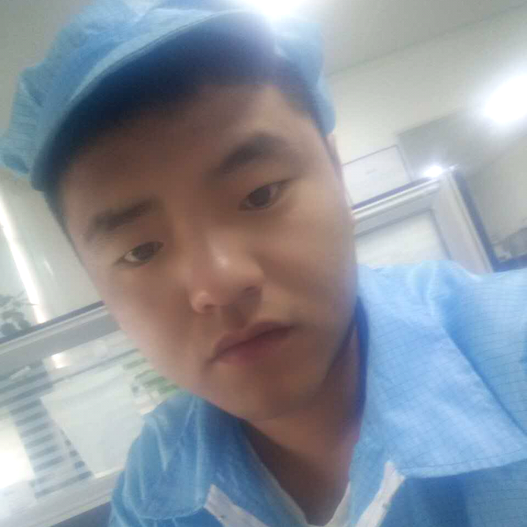 当年离家的年轻人的照片