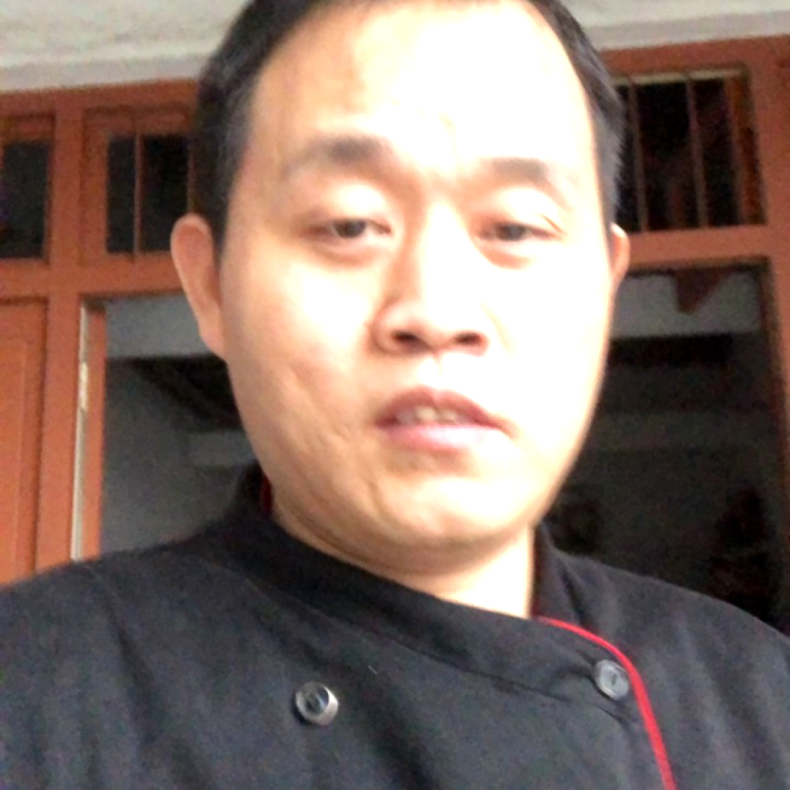 大叔浅吻失眠的照片