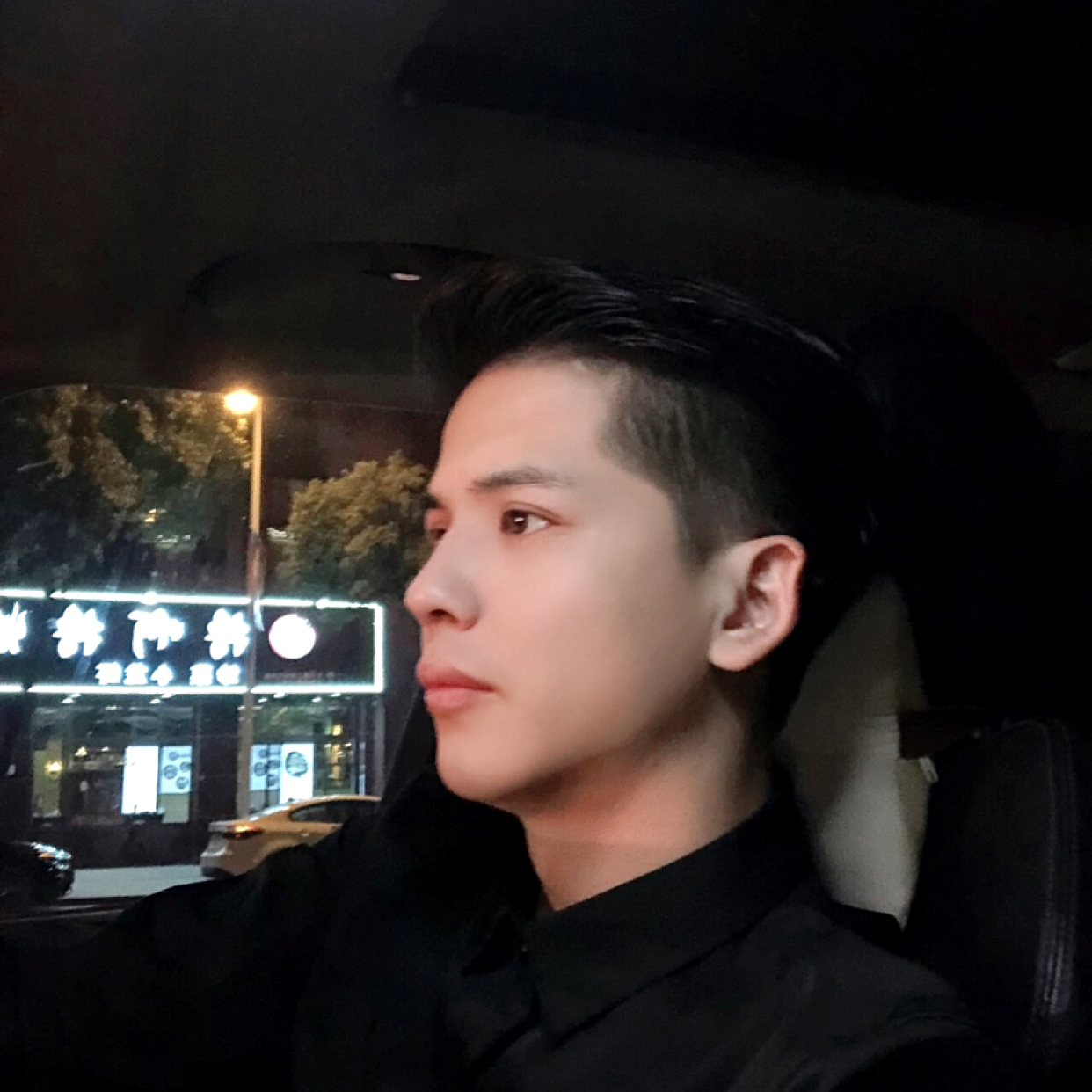 白昼深拥烂漫的照片