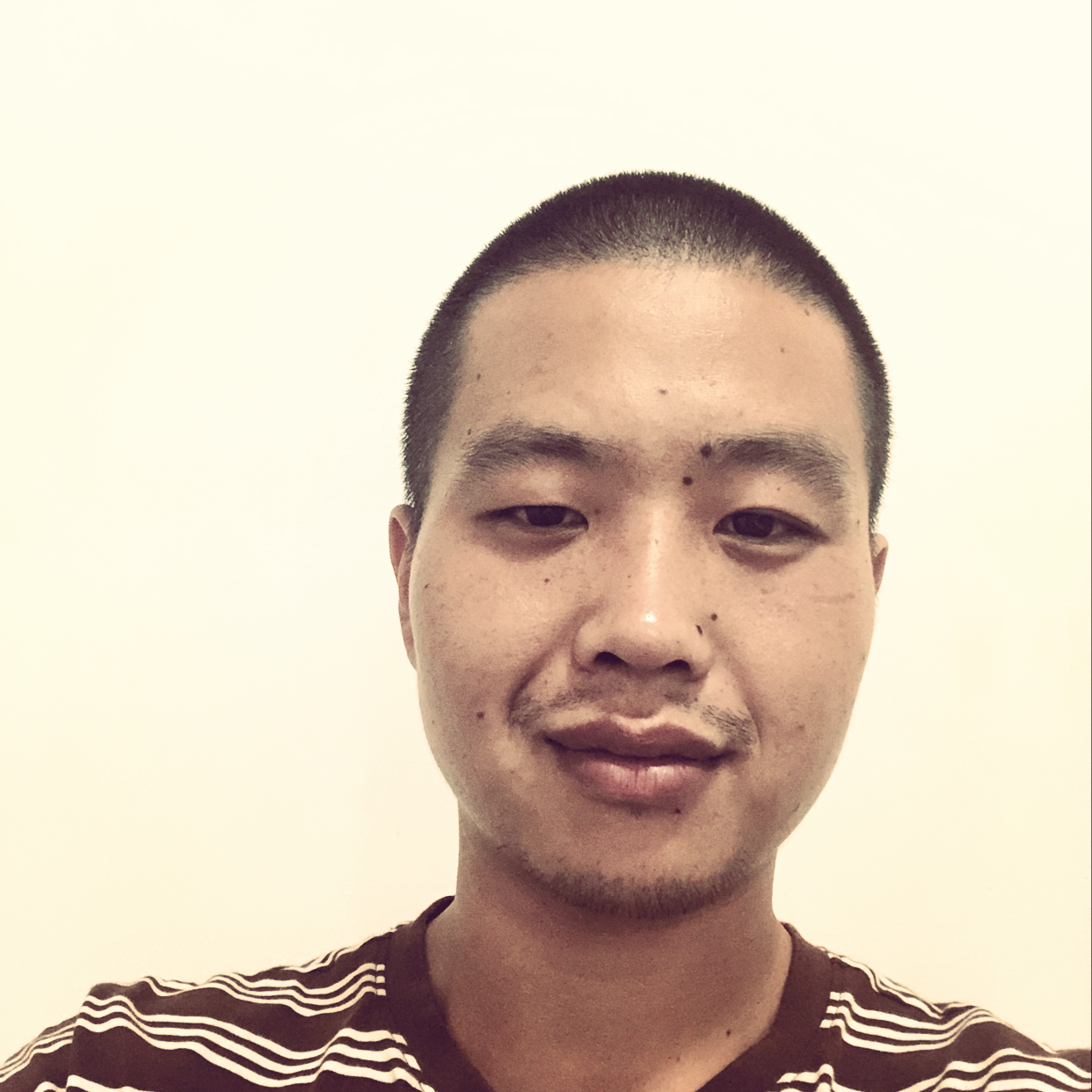 阳光帅小伙的照片