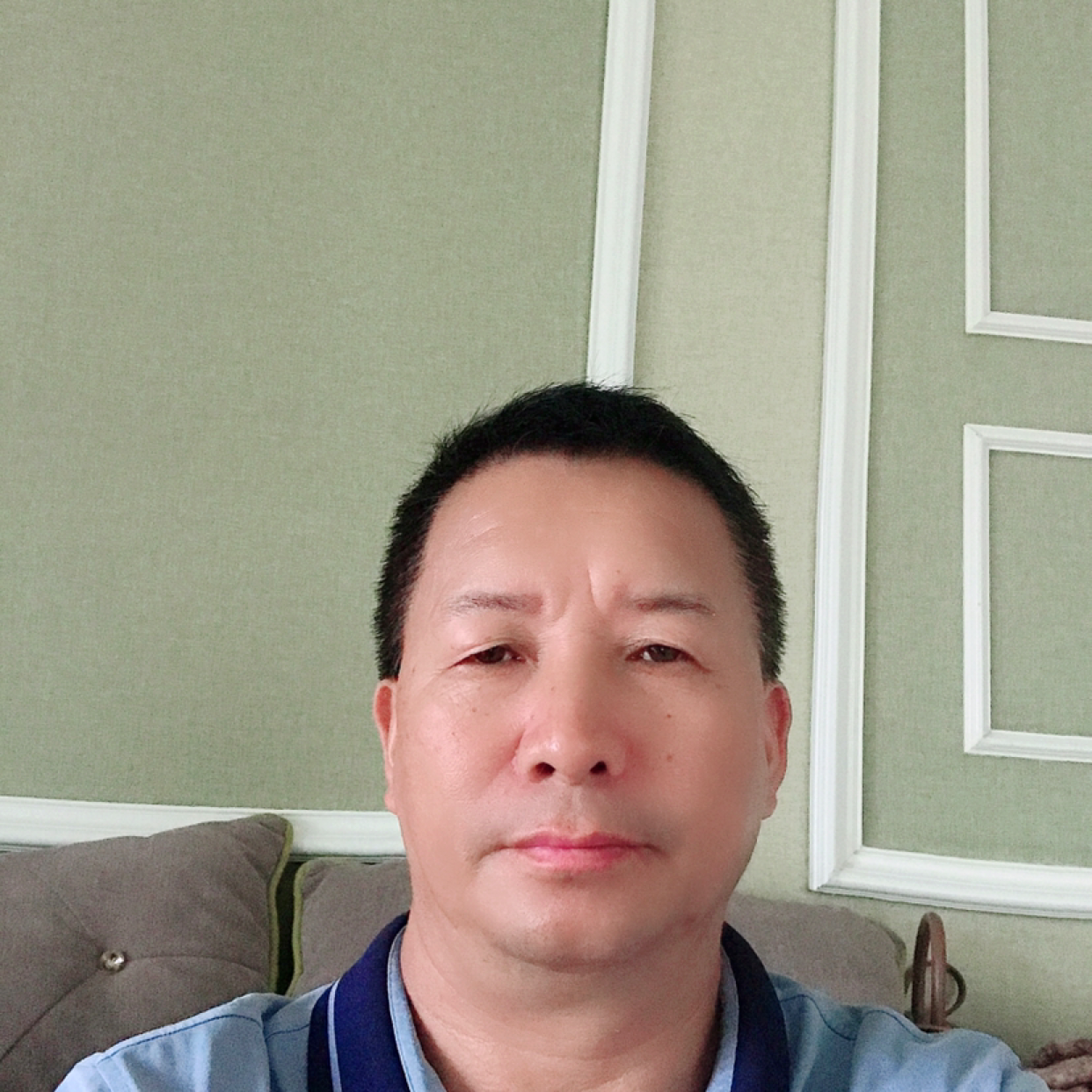 金毛爱撒娇的照片