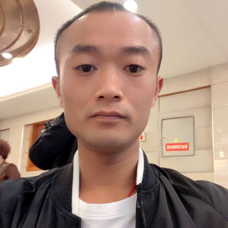 谁挽手石头的照片