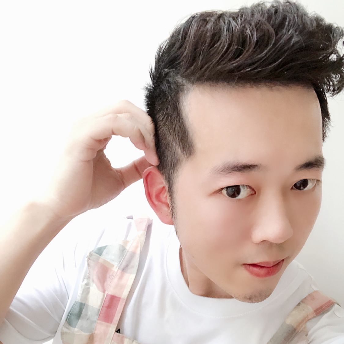 单身回眸蓝天的照片