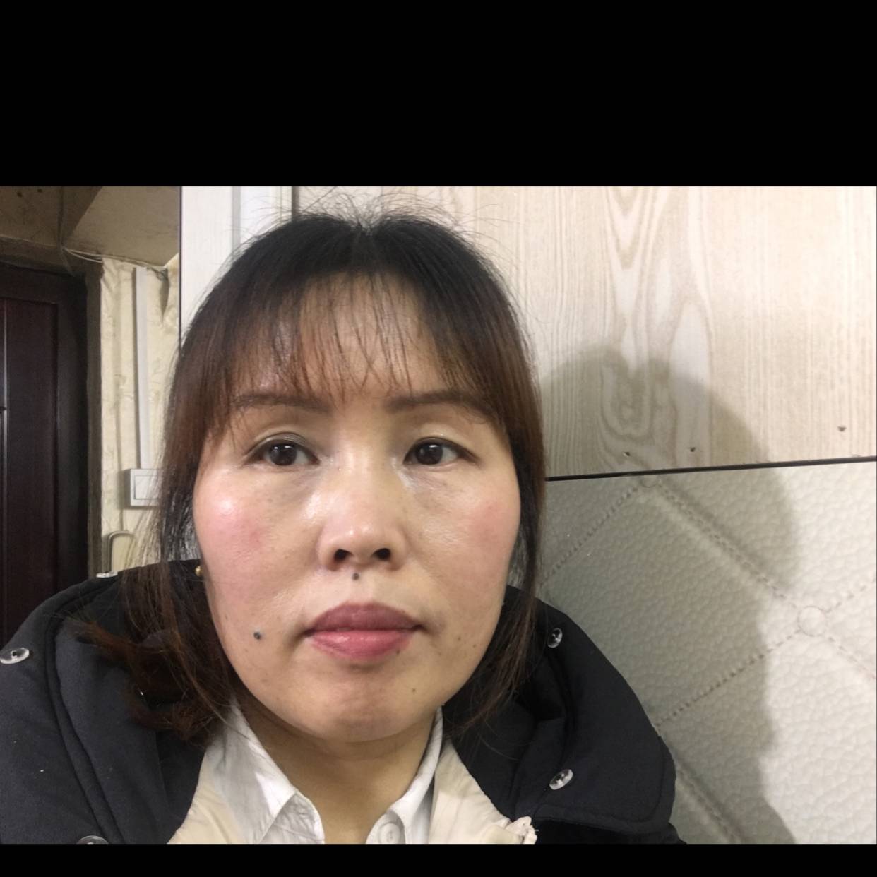 水杯回首整齐的照片