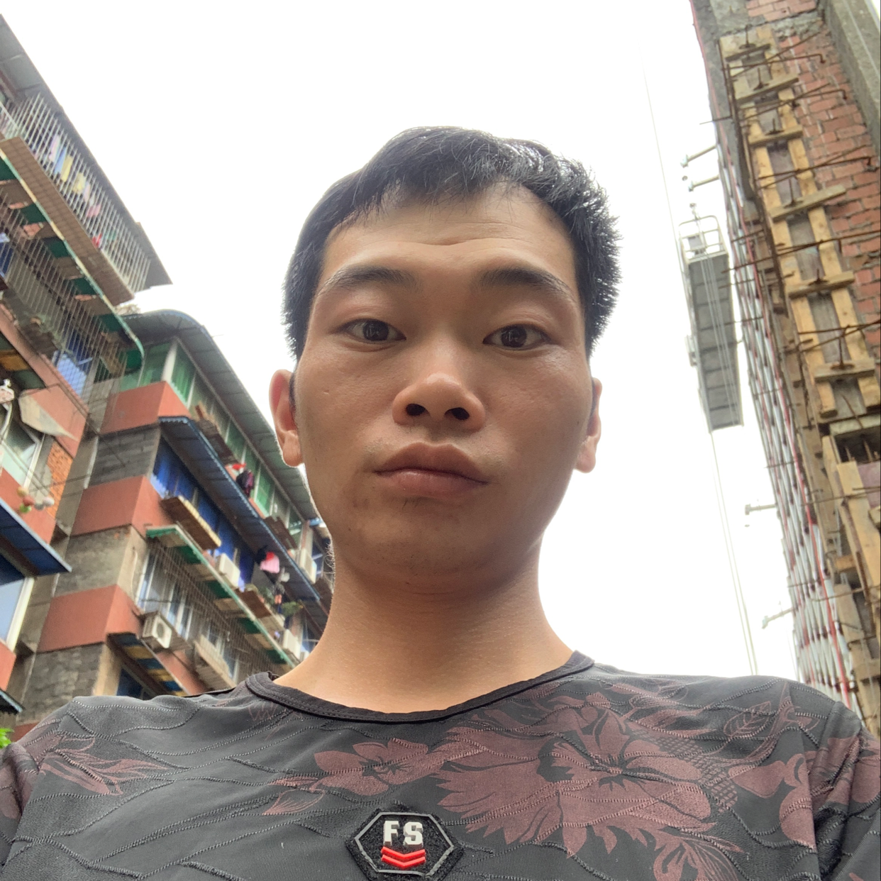 坦率等待店员的照片