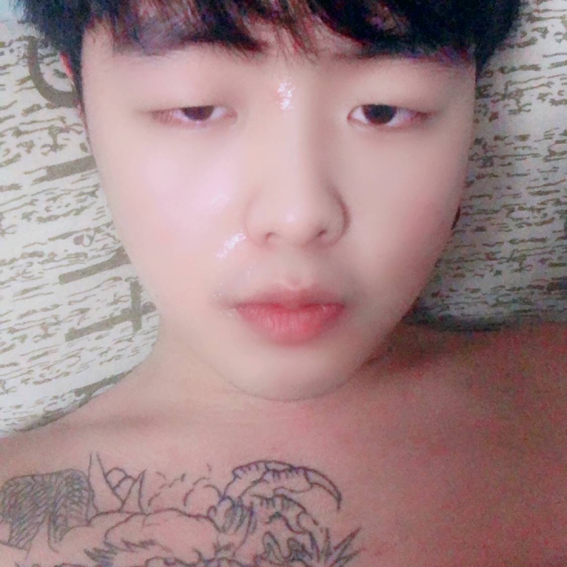 路灯打冷酷的照片