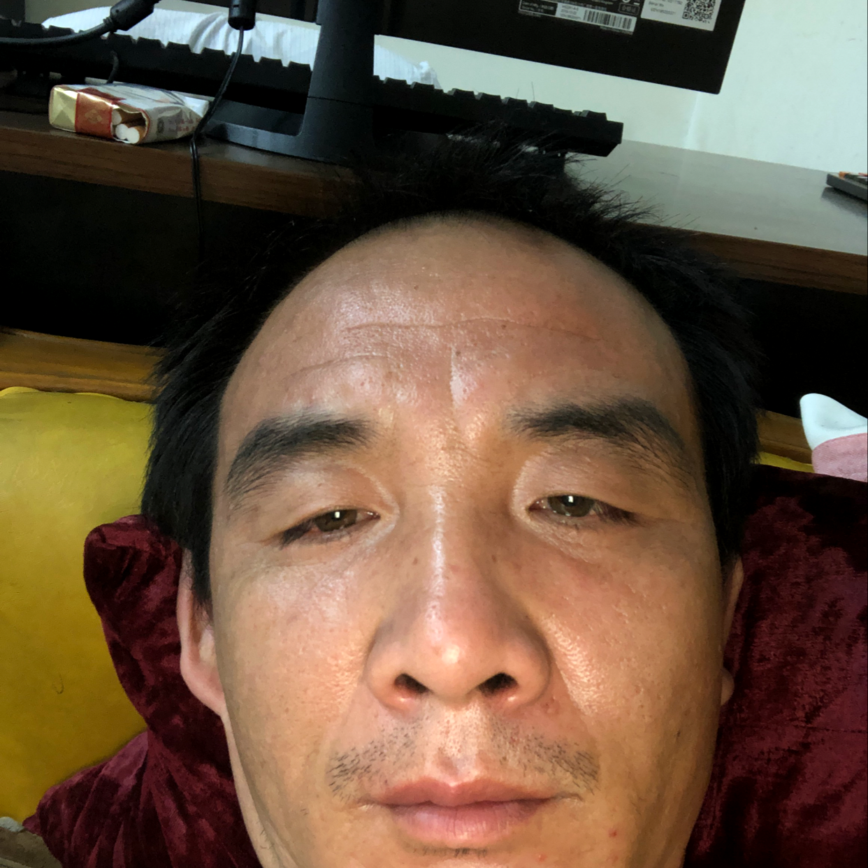 微笑笑单纯的照片