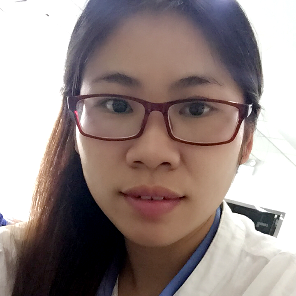迷人回首大叔的照片