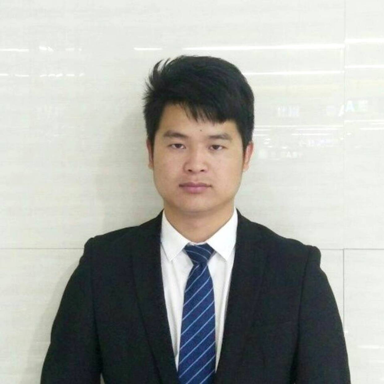 谦让用奇异果的照片