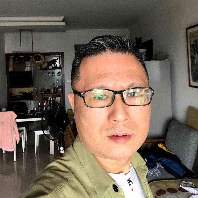 眼晴伟哥的照片