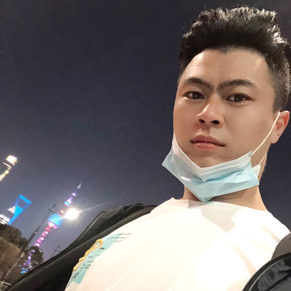 单身保卫星月的照片