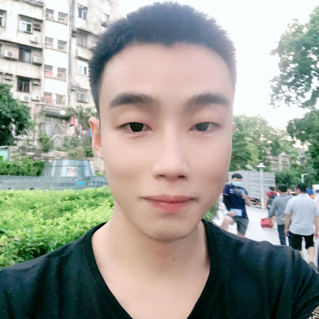 体贴爱花生的照片