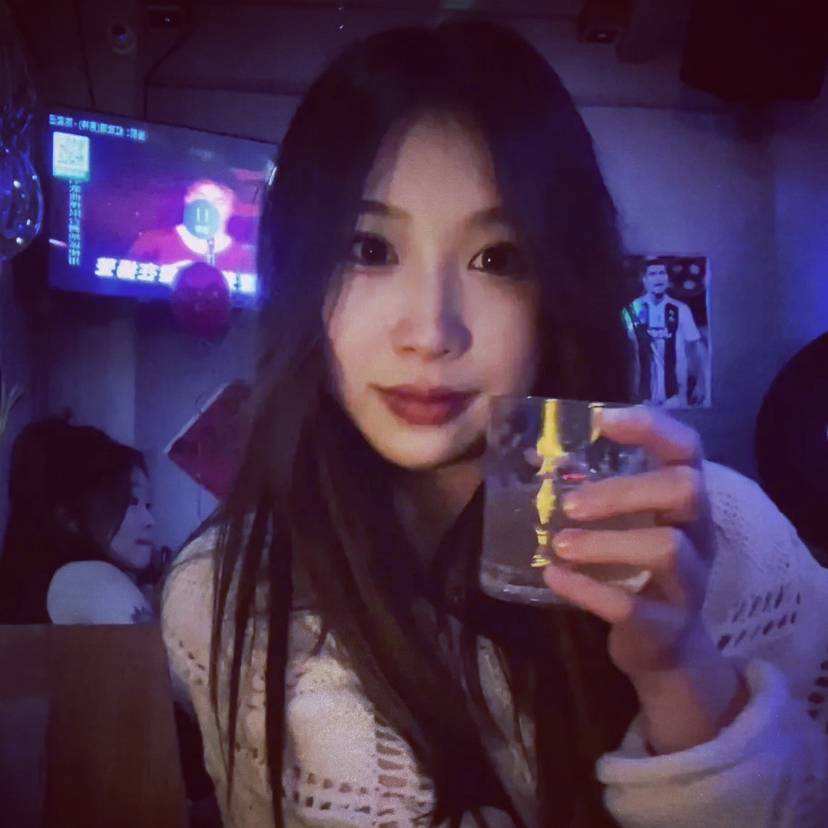 白昼凝眸明理的照片