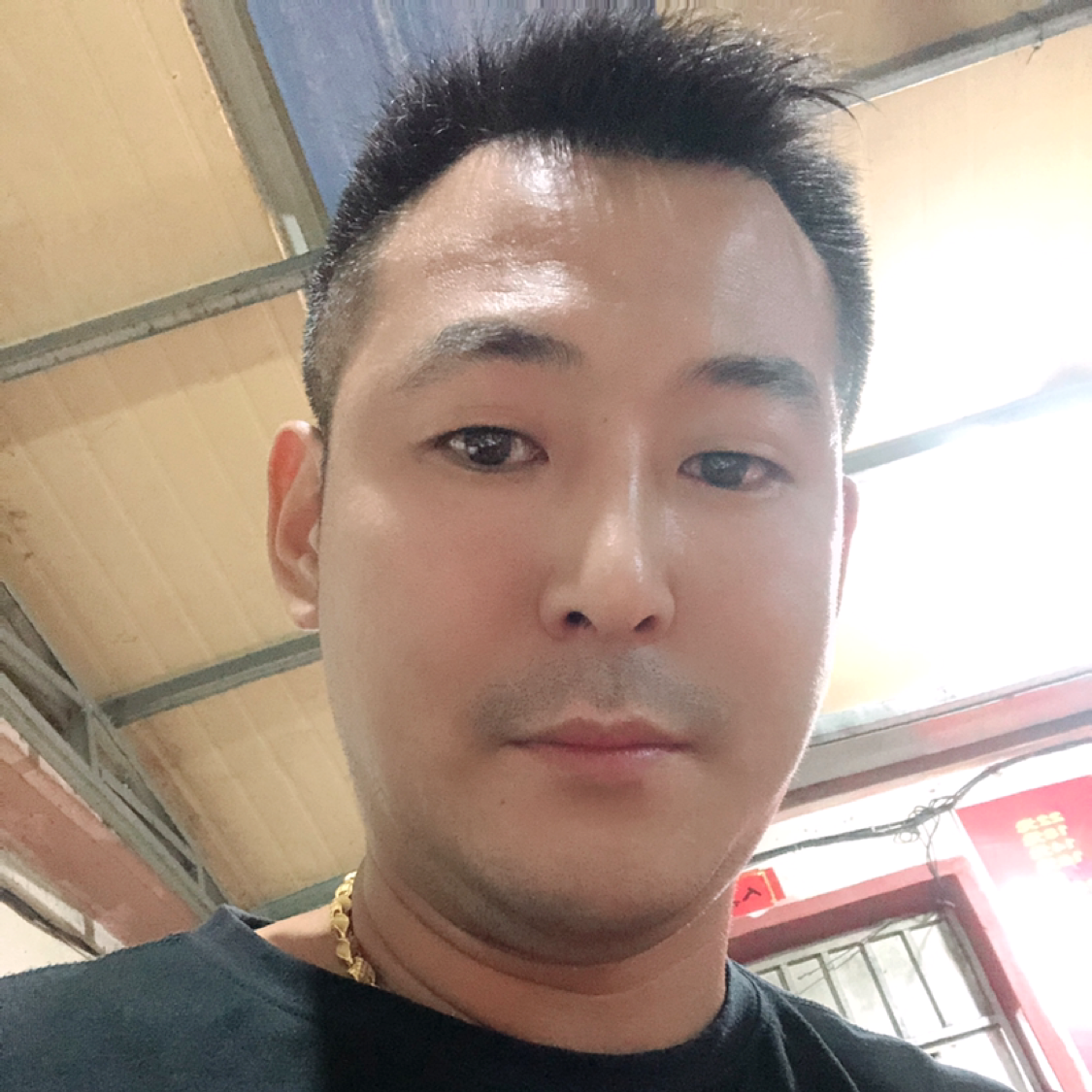 Man黑夜杀的照片