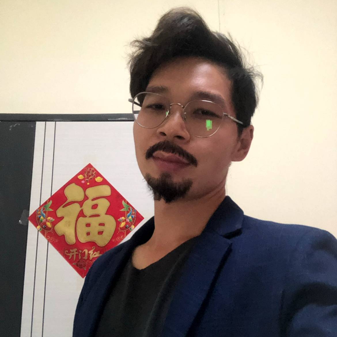 西装的闪闪的照片
