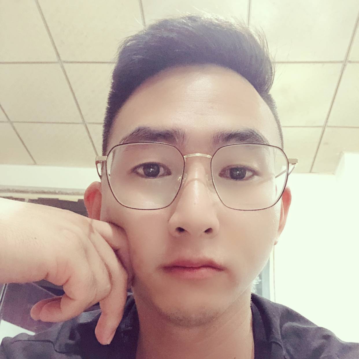 笑靥停止淡淡的照片