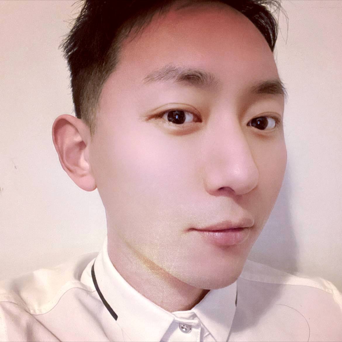 暖暖的青年的照片