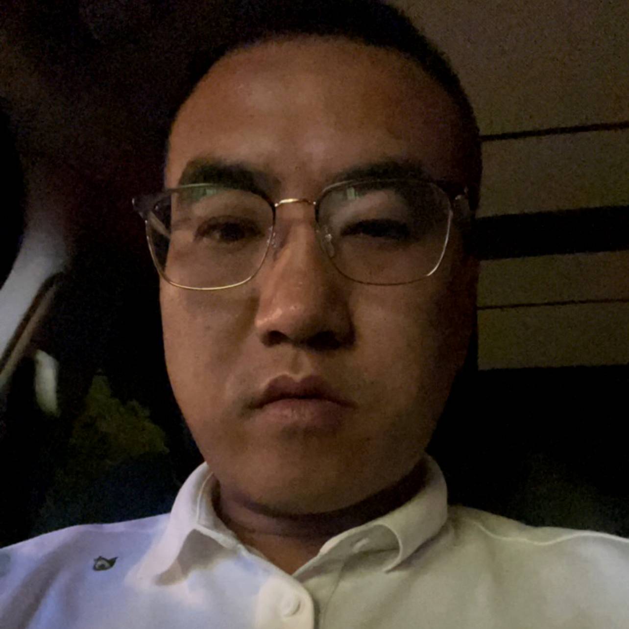 假饰的天真的照片