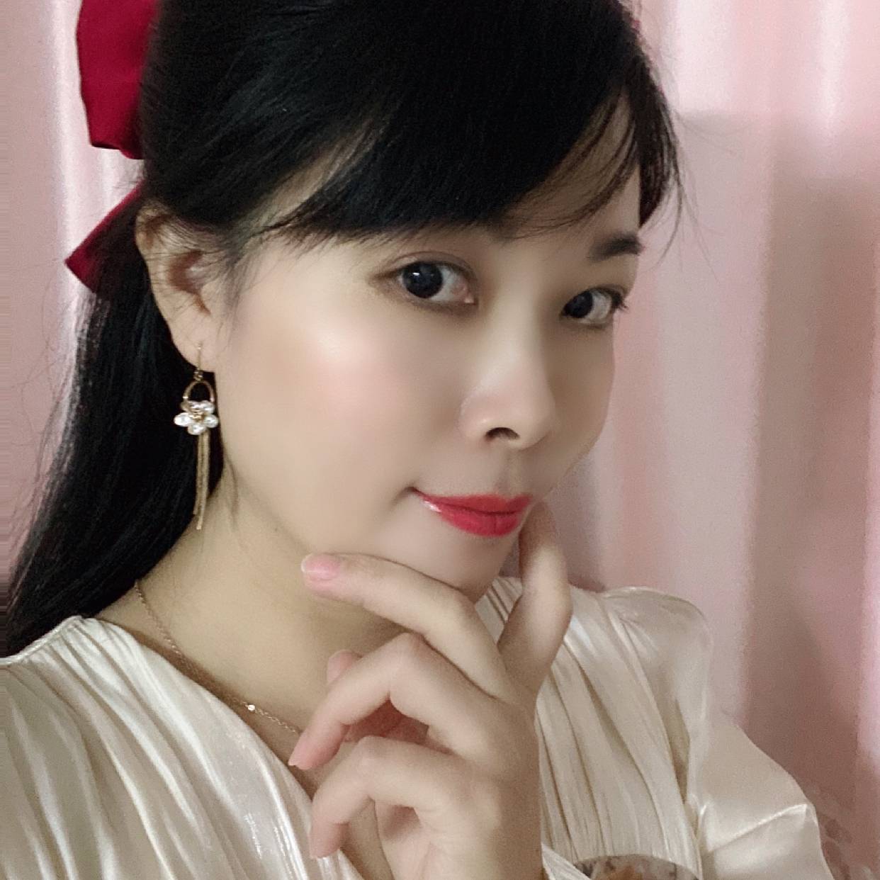 温柔挽手寒风的照片