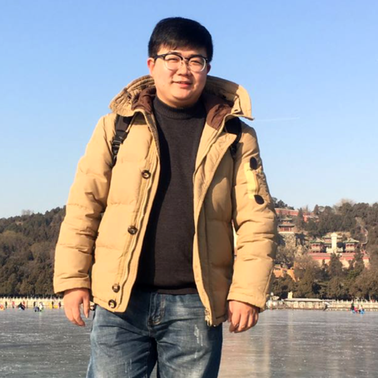 白云浅吻平淡的照片