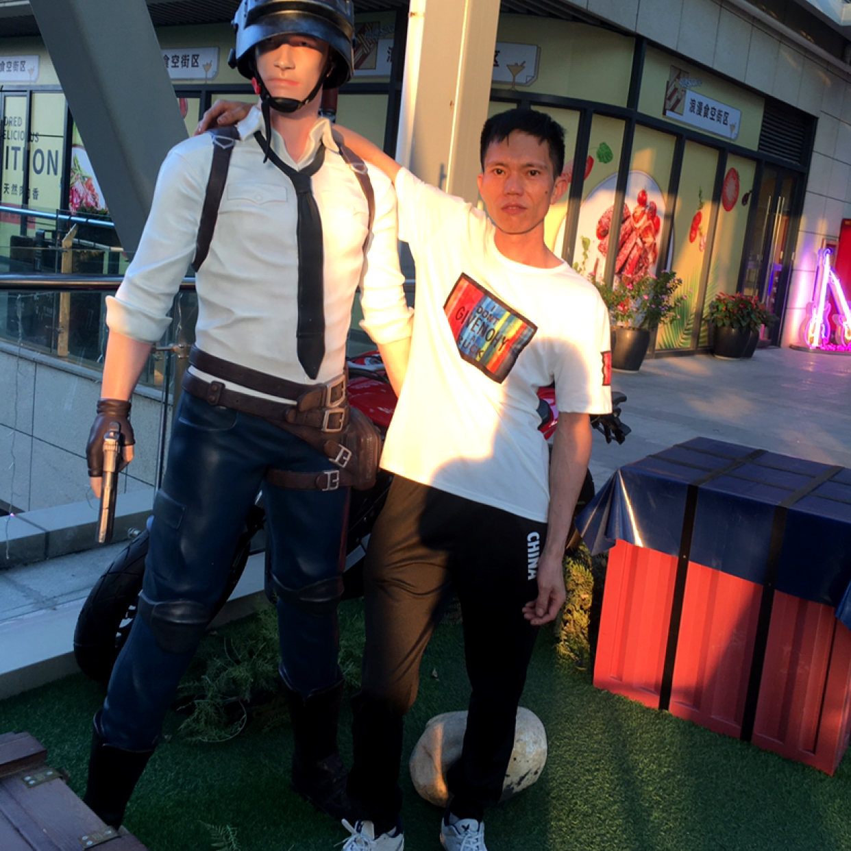 羽裳蹙眉务实的照片