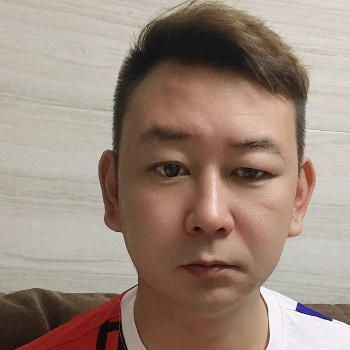 隐忍迎导师的照片