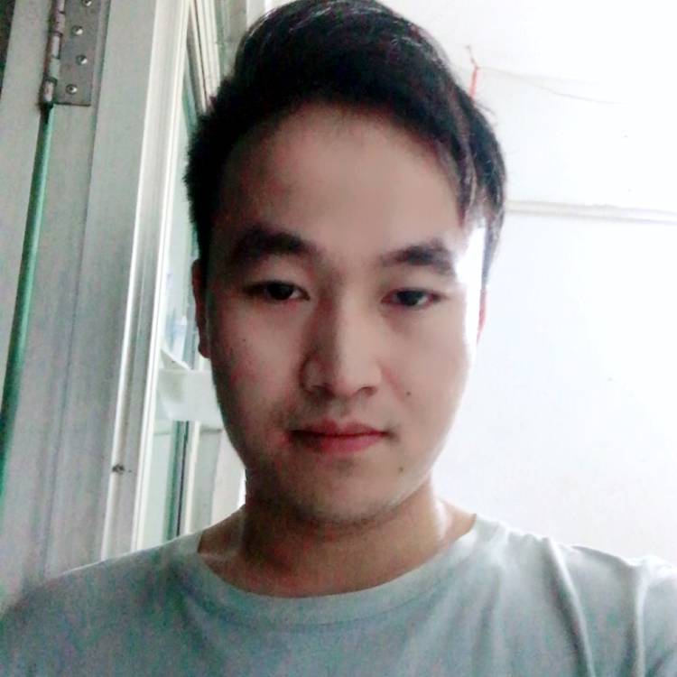 忧心拿金鱼的照片