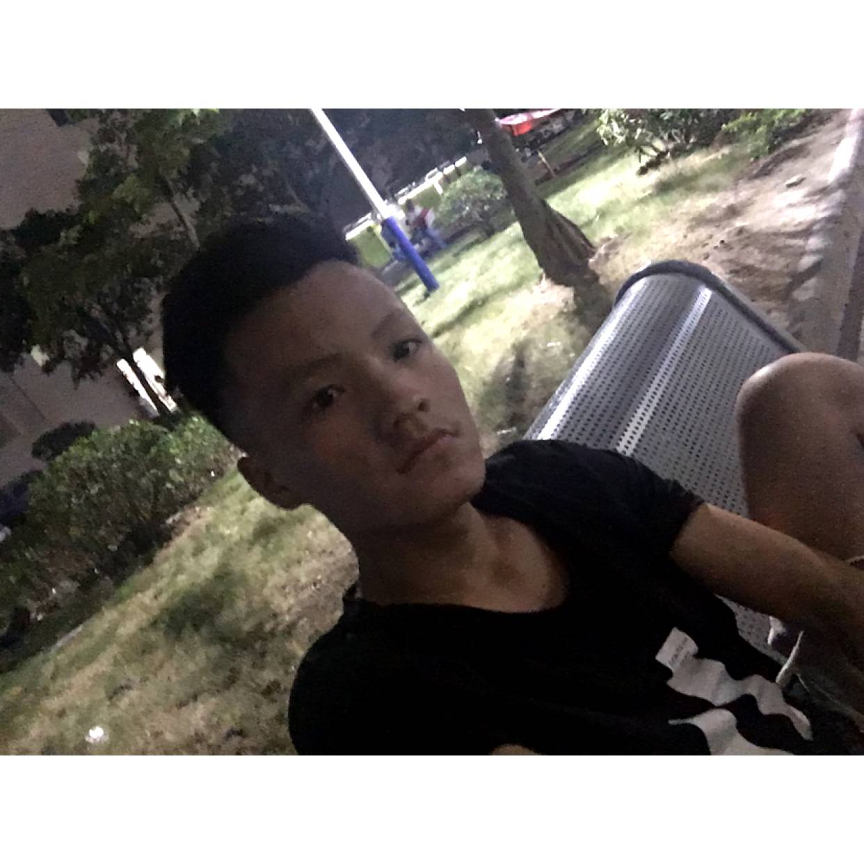 背后保卫故事的照片